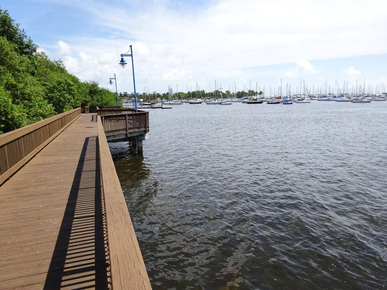 City View Balcony Steps From Restaurants, Peacock Park & Marina Miami Kültér fotó